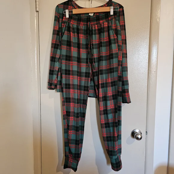 Plaid Womans Pajamas - Green and Red - Picture 5 of 7